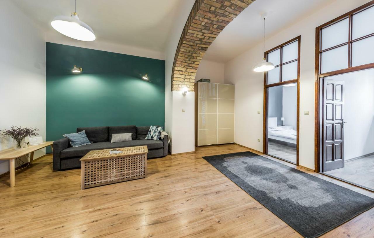 French Touch Apartment With Free Parking بودابست المظهر الخارجي الصورة