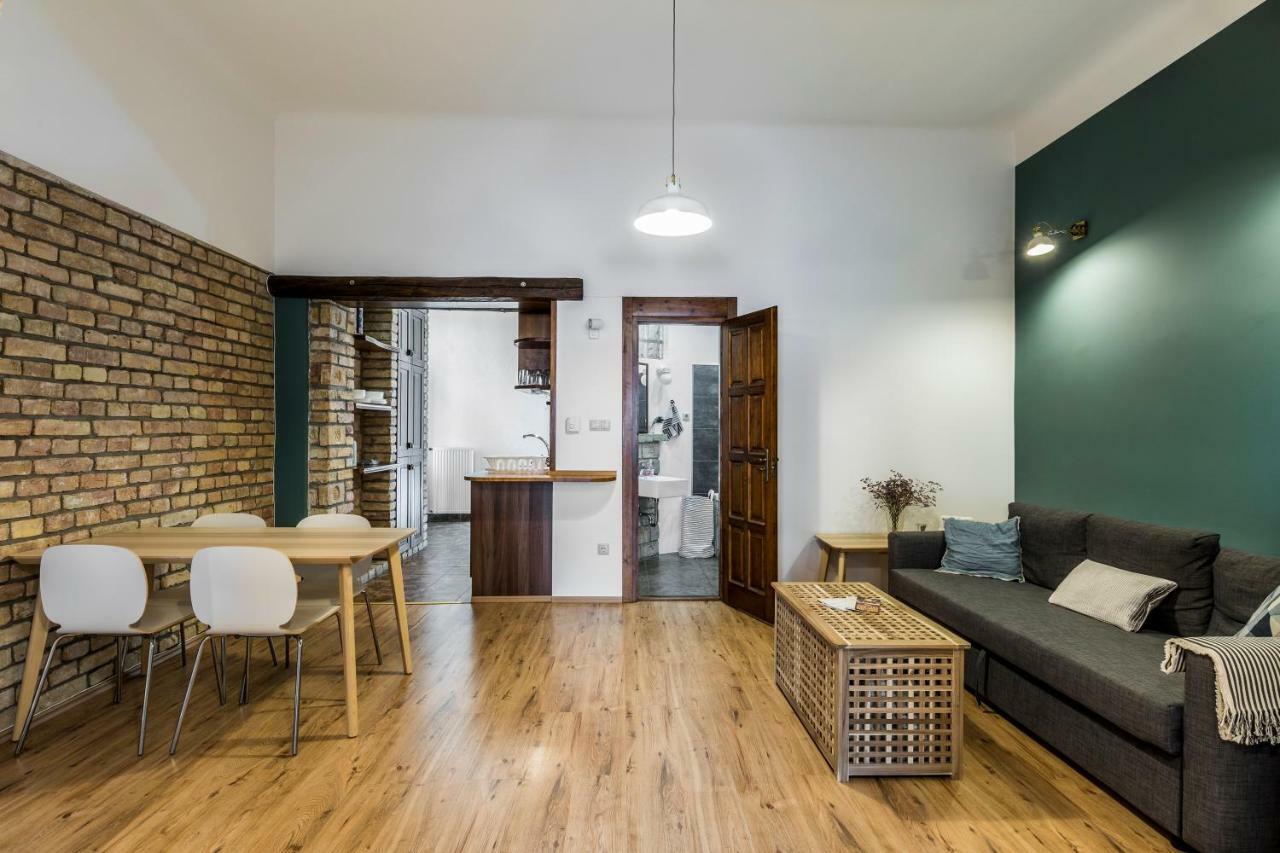 French Touch Apartment With Free Parking بودابست المظهر الخارجي الصورة
