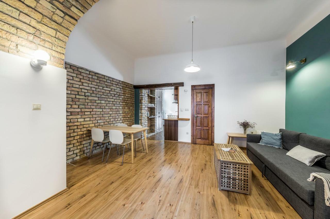 French Touch Apartment With Free Parking بودابست المظهر الخارجي الصورة
